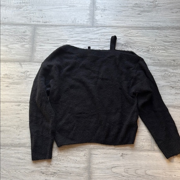 H&M Black Off-the-Shoulder Sweater Knit Texture - Picture 1 of 3